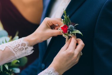 Damadın ihale yaka çiçeği