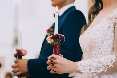 Çift kilise düğün töreninde