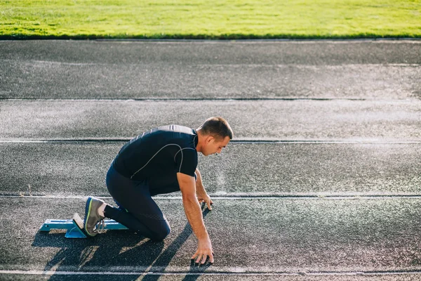 Sprinter leaving starting blocks — Stock Photo, Image