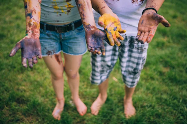 Mãos coloridas em tinta — Fotografia de Stock