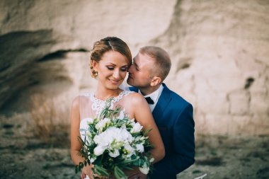 güzel bir elbise içinde düğün çift