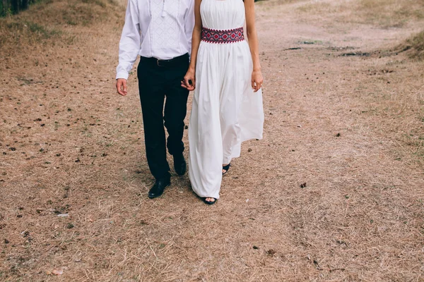 Casal de mãos dadas — Fotografia de Stock