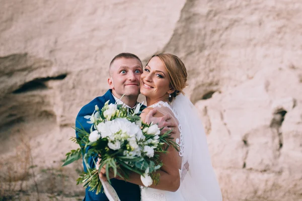 güzel bir elbise içinde düğün çift