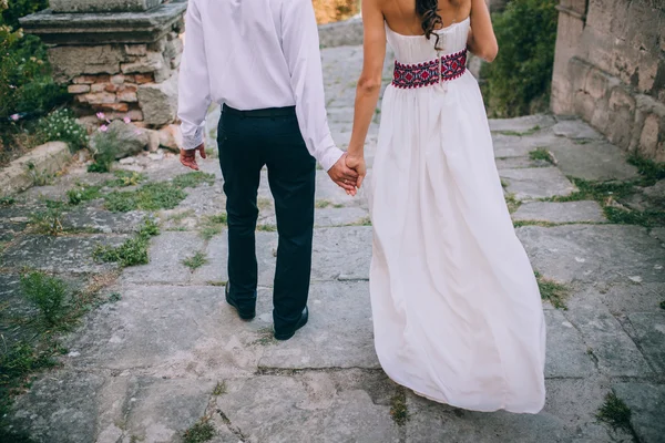 Casal de mãos dadas — Fotografia de Stock