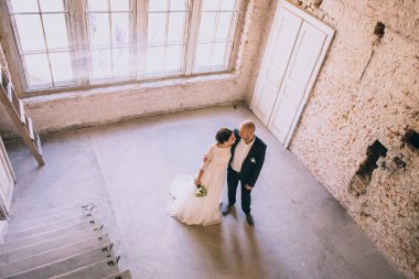 Eski bir binada yeni evliler