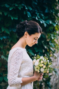 Gelin buketi Ivy ile duvara ile