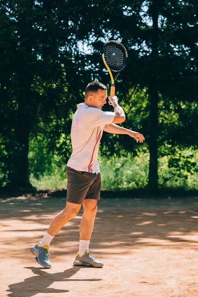 Jugador de tenis masculino en acción —  Fotos de Stock