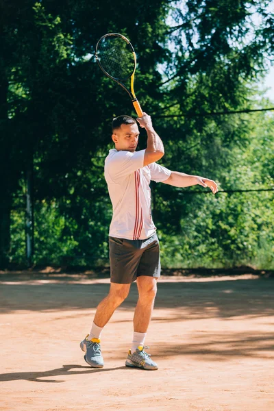 Jugador de tenis masculino en acción —  Fotos de Stock