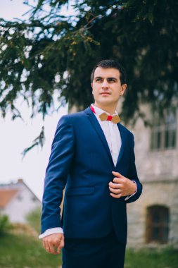 Damat karşı kale poz