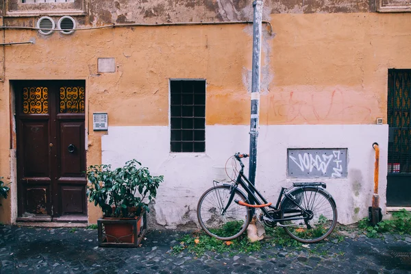 Bicicletta in Via Vecchia a Roma — Foto Stock