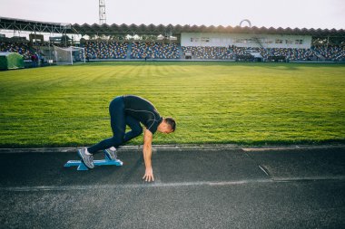 başlayan blok bırakarak sprinter  