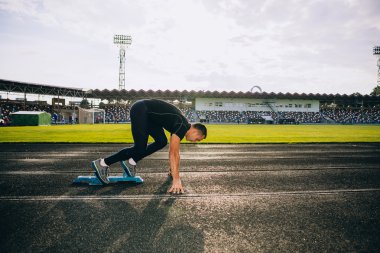 başlayan blok bırakarak sprinter  