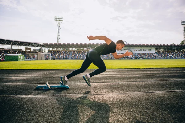 Sprinter leaving starting blocks — Stock Photo, Image