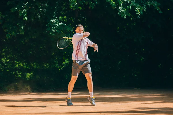 Tennisspieler in Aktion — Stockfoto