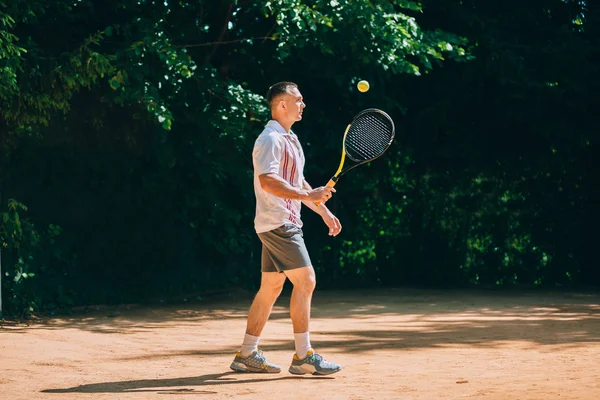 Tennisspieler in Aktion — Stockfoto