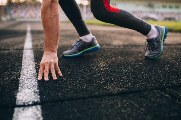 Sprinter nogi na start — Zdjęcie stockowe