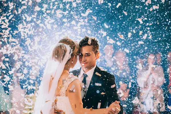 Pierwszy taniec weselny nowożeńców — Zdjęcie stockowe