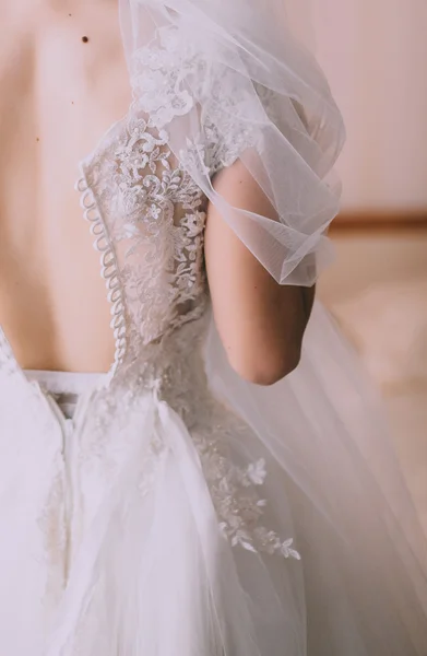 Mattina bella sposa si veste — Foto Stock