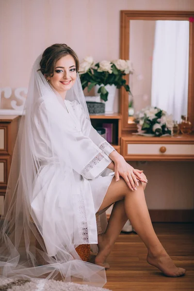 Braut in ihrem Schlafzimmer — Stockfoto