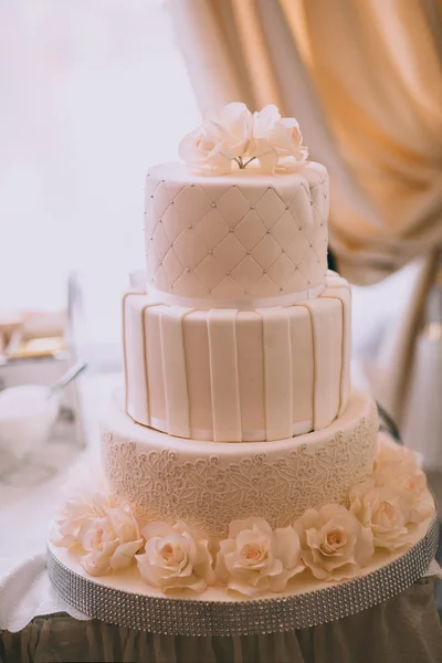 Γαμήλια τούρτα διακόσμηση στρώματα — Φωτογραφία Αρχείου