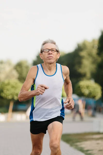 Homem Mais Velho Está Envolvido Correr Livre Foto Alta Qualidade — Fotografia de Stock