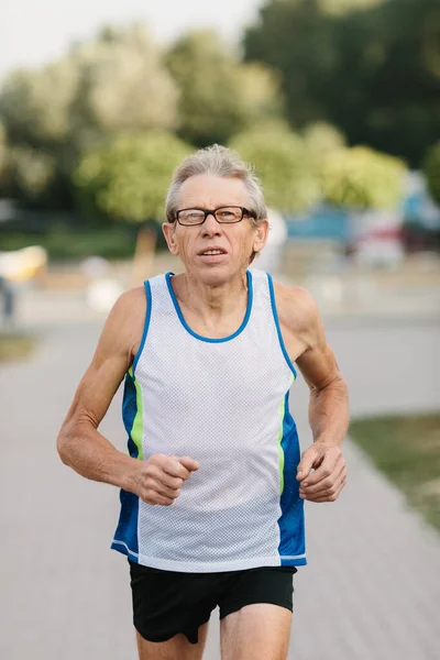 Homem Mais Velho Está Envolvido Correr Livre Foto Alta Qualidade — Fotografia de Stock