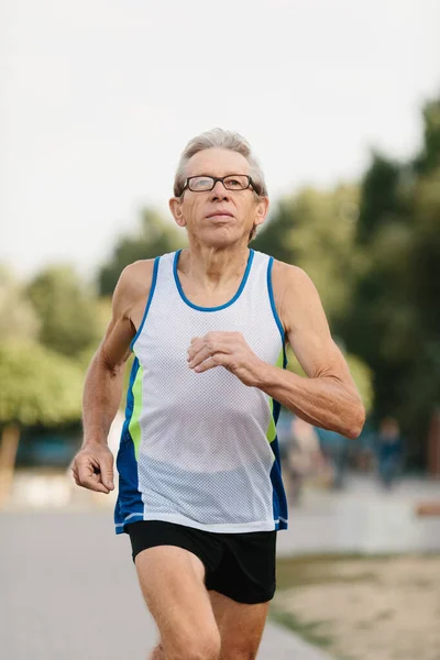 Homem Mais Velho Está Envolvido Correr Livre Foto Alta Qualidade — Fotografia de Stock