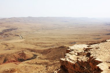 Negev Çölü ve Ramon krater.