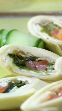 Empanada argetinian turtası, Samosa turtası, Arjantin 'den geleneksel fırın, evde hamuru et ve sebzelerle dolduran şef, ev yapımı İspanyol böreği. Yüksek kalite 4k görüntü