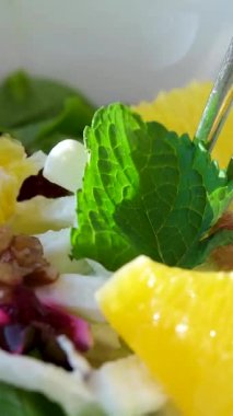 Turuncu ve peynirli pancar salatası. Yüksek kalite 4k görüntü