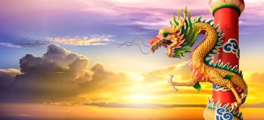 Arka plan için alacakaranlık arka plan, ejderha heykeli Çin stili, Çin stili ejderha heykeli kavramı batımında altın Çince Dragon.