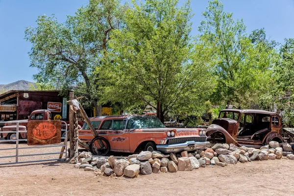 Oude auto wrak op Hackberry Alg. pers. — Stockfoto