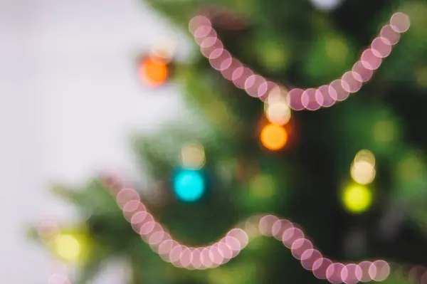 Размытое Рождественское Дерево Украшениями Искусственная Ель — стоковое фото