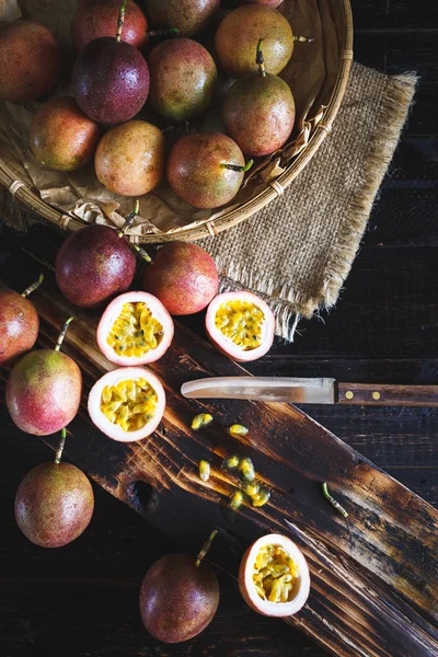 Frutas de la pasión púrpura —  Fotos de Stock