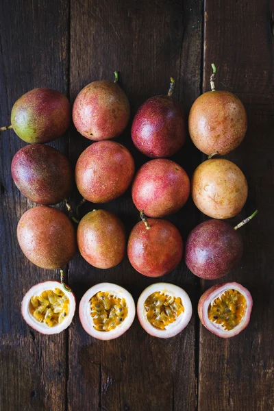 Frutas de la pasión púrpura —  Fotos de Stock