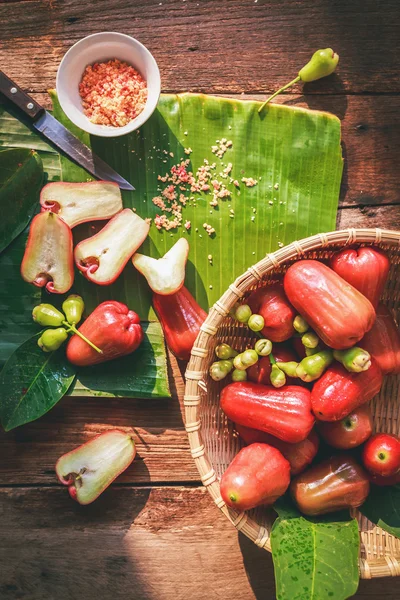 Rote Bergäpfel — Stockfoto