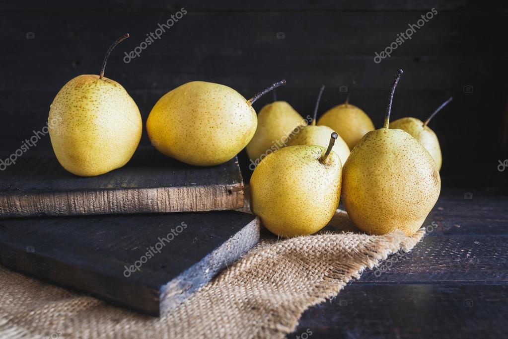 Yellow Pears group Stock Photo by ©ThaiThu 112872744