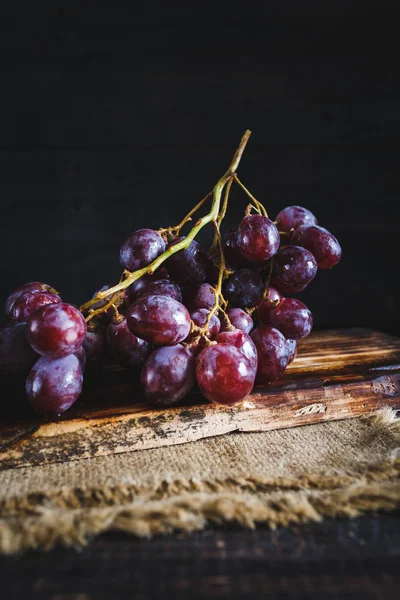 Uvas púrpuras frescas —  Fotos de Stock