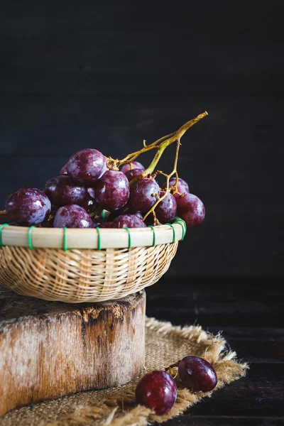 Uvas púrpuras frescas —  Fotos de Stock