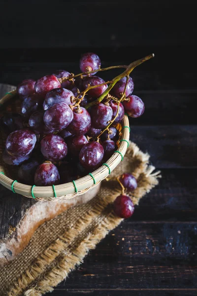 Uvas púrpuras frescas —  Fotos de Stock