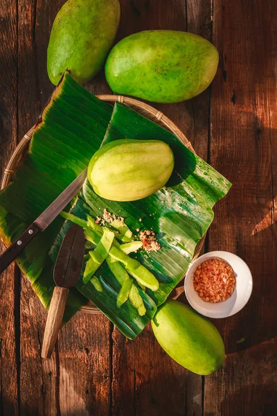 Mangos frescos y verdes — Foto de Stock