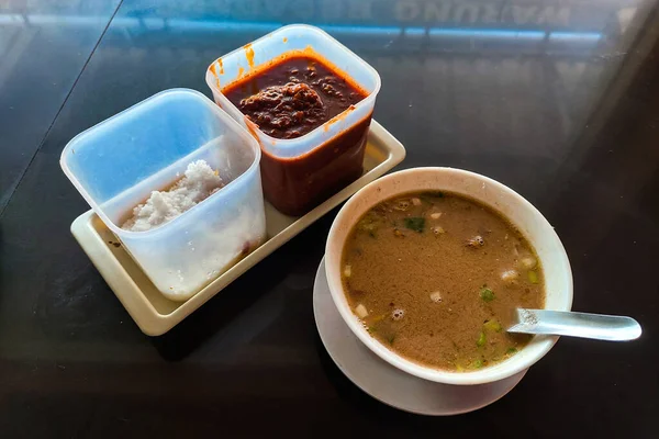 Coto, Sambal ve Masadaki Tuz