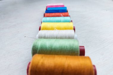 Beyaz Masadaki Renkli Tartışmaları Kapat