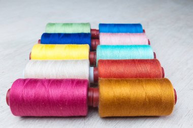 Beyaz Masadaki Renkli Tartışmaları Kapat