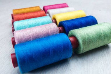 Beyaz Masadaki Renkli Tartışmaları Kapat