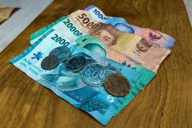 Negara Bankası Endonezya Banknotları 10.000, 2,000, 5,000 ve 20,000 Rupiah ve Coins