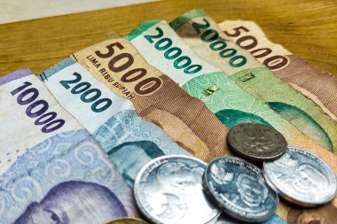 Negara Bankası 'nın Kapalı Banknotları 10.000, 2,000, 5,000 ve 20,000 Rupiah ve Coins değerlerinde.