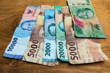 Negara Bankası Endonezya Banknotları 10.000, 2,000, 5,000 ve 20,000 Rupiah 2