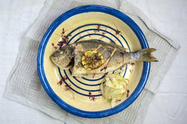 limon ile kavrulmuş balık