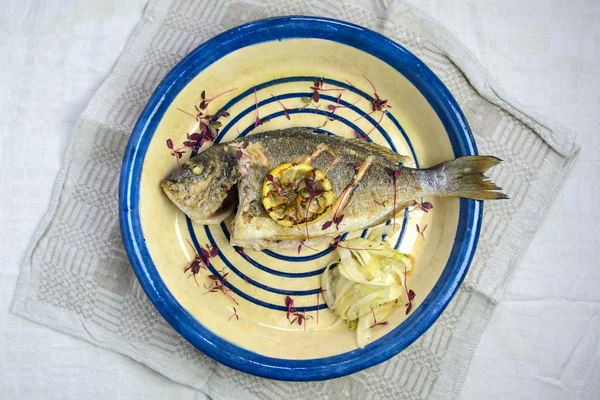 limon ile kavrulmuş balık